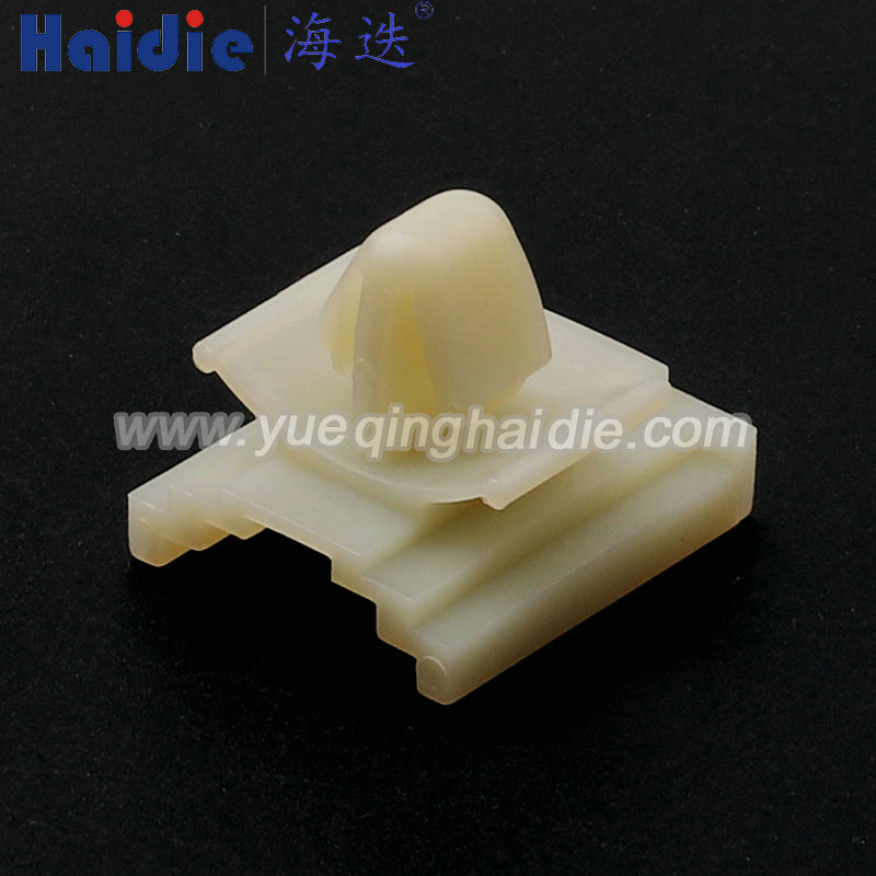 MG631136