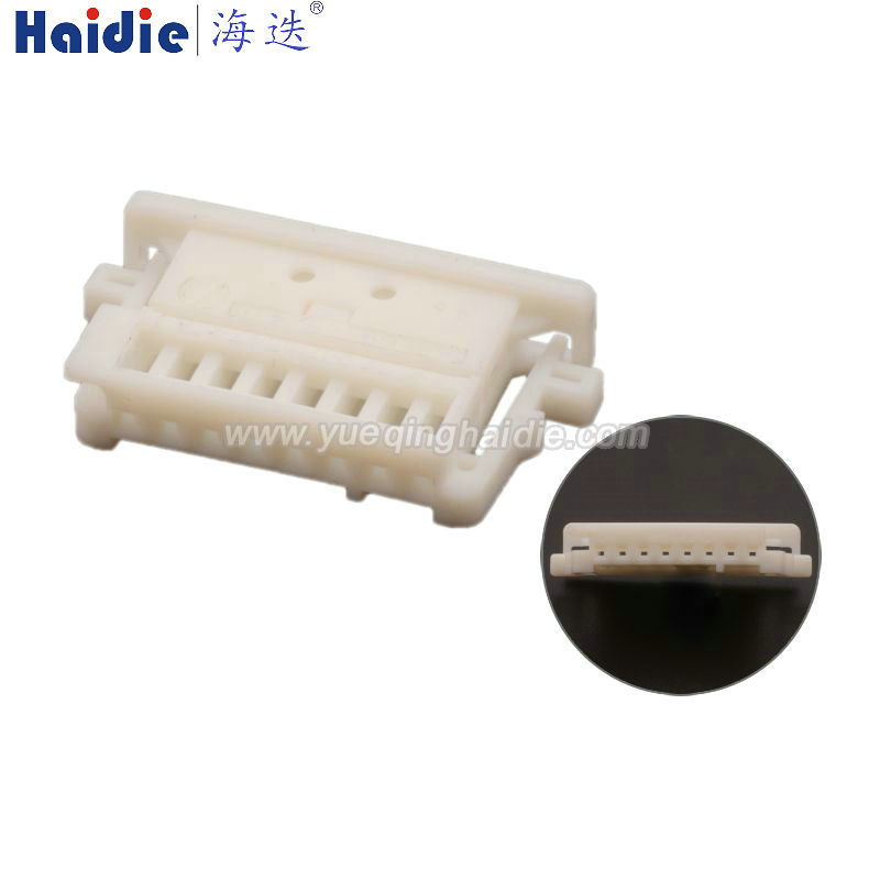 6954524-01, 8 PORT CONNECTOR WITH 4 PIN & PIGTAIL USED